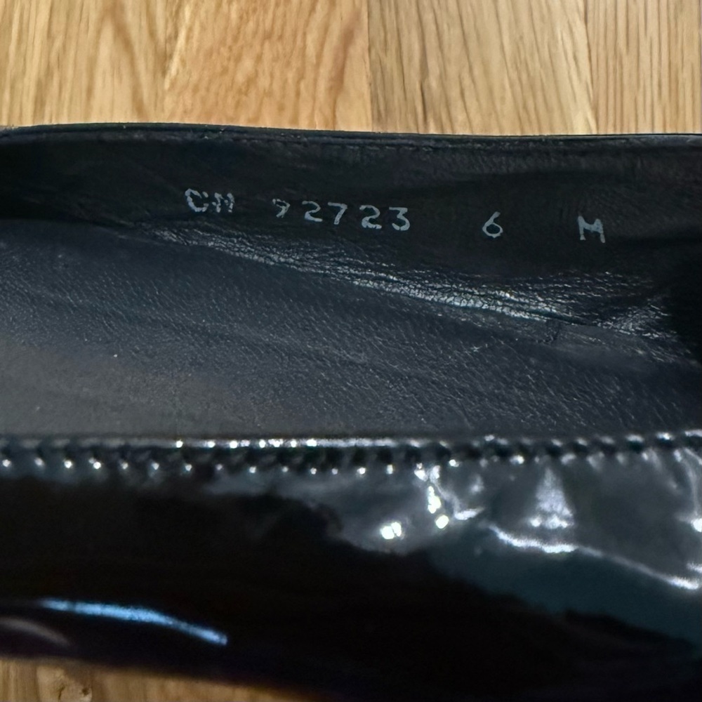 Stuart Weitzman Black Patent Leather Silver Buckle Peep Toe Flats Sz 6 - Picture 3 of 6